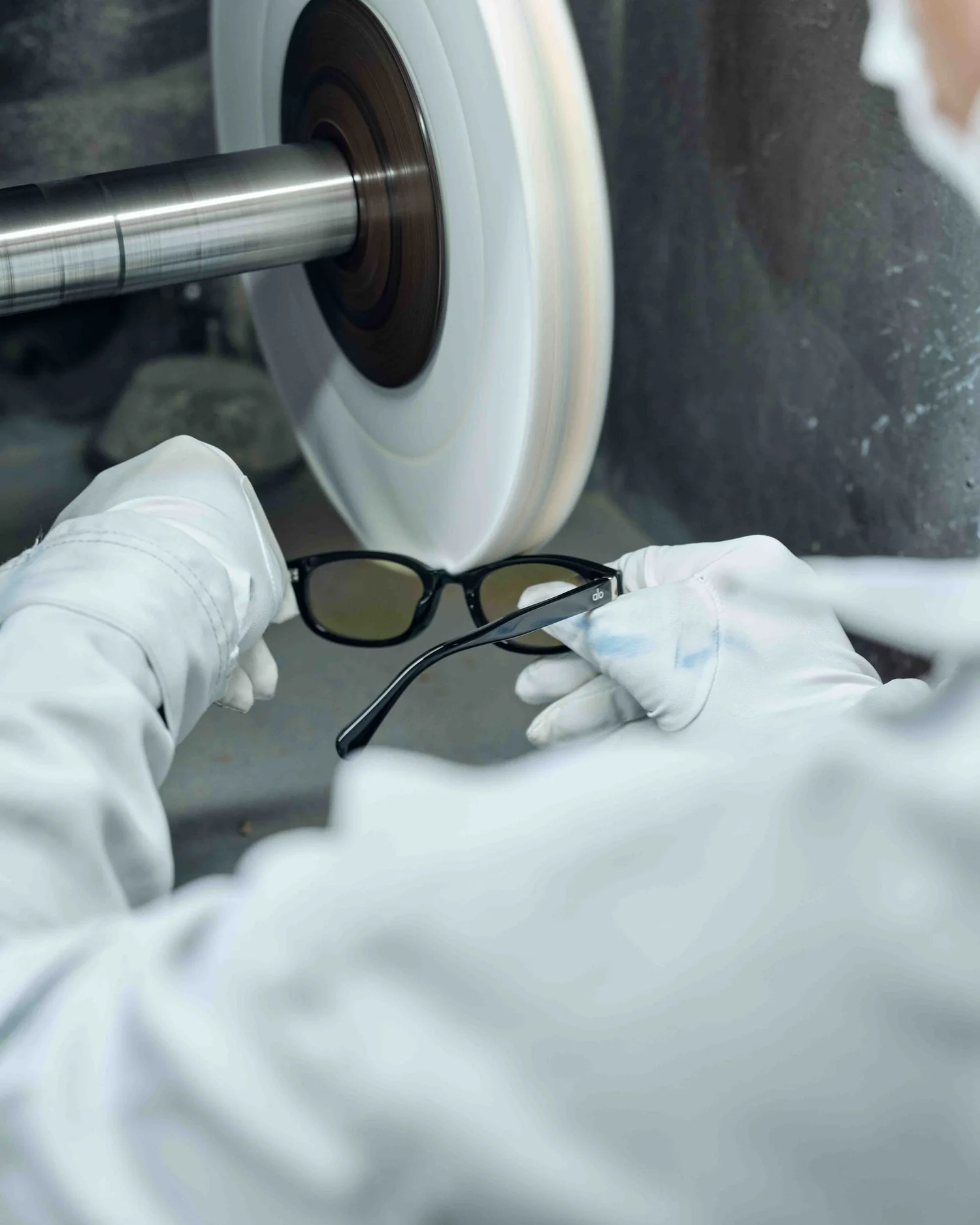 ALO_SunGlassesCraftsmanship_Photo_04